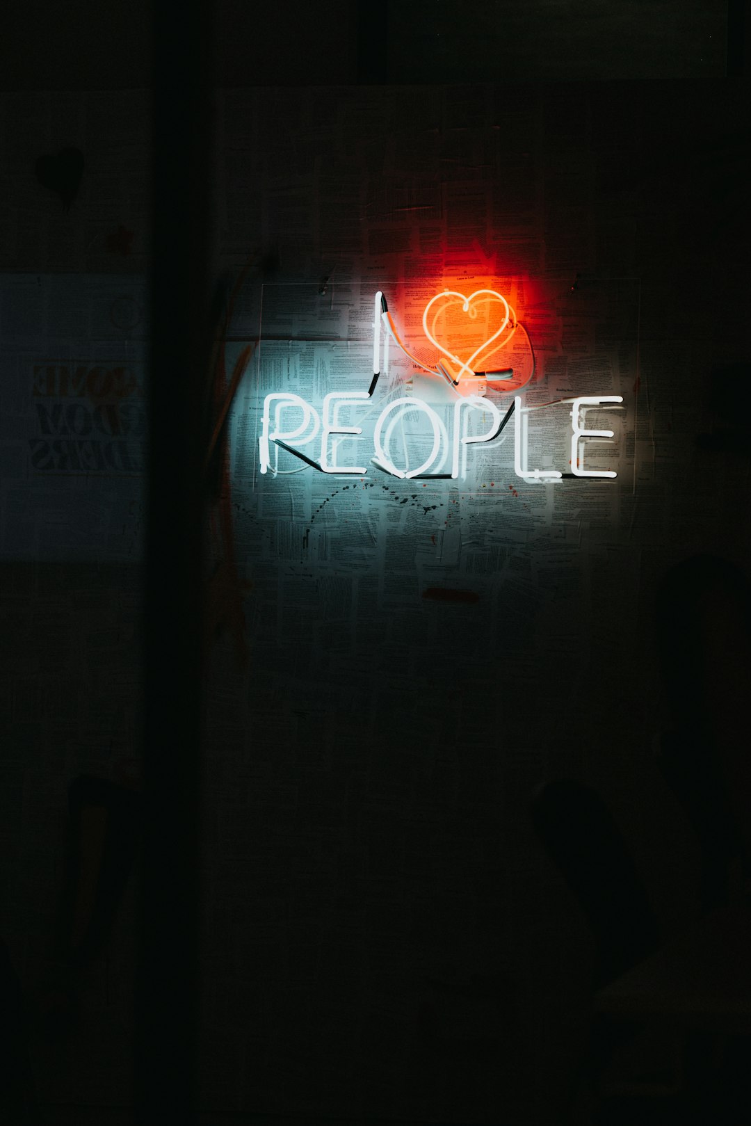 blue-and-red-love-me-neon-light-hctkaryd3ja